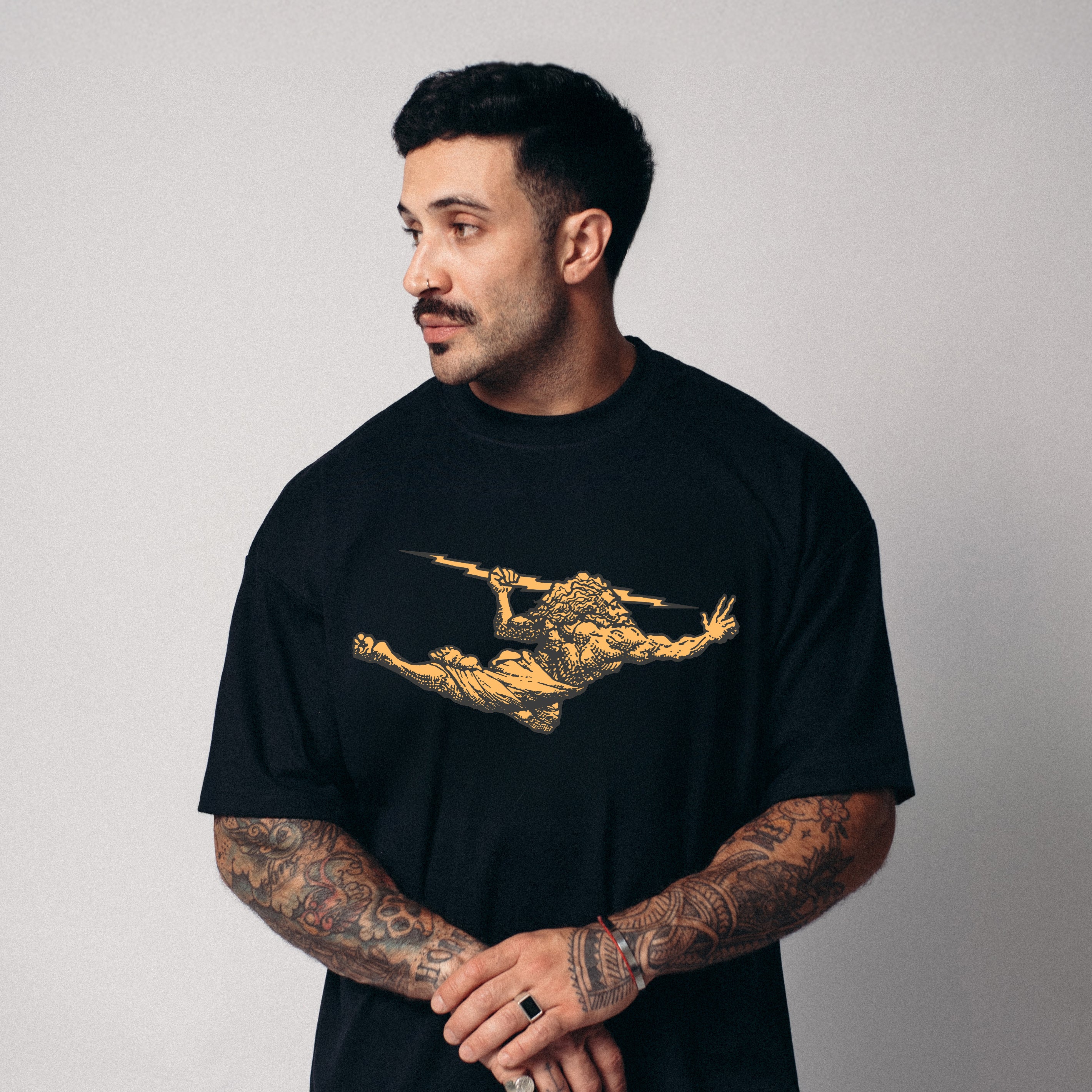Camiseta Oversized Vintage Preta Zeus