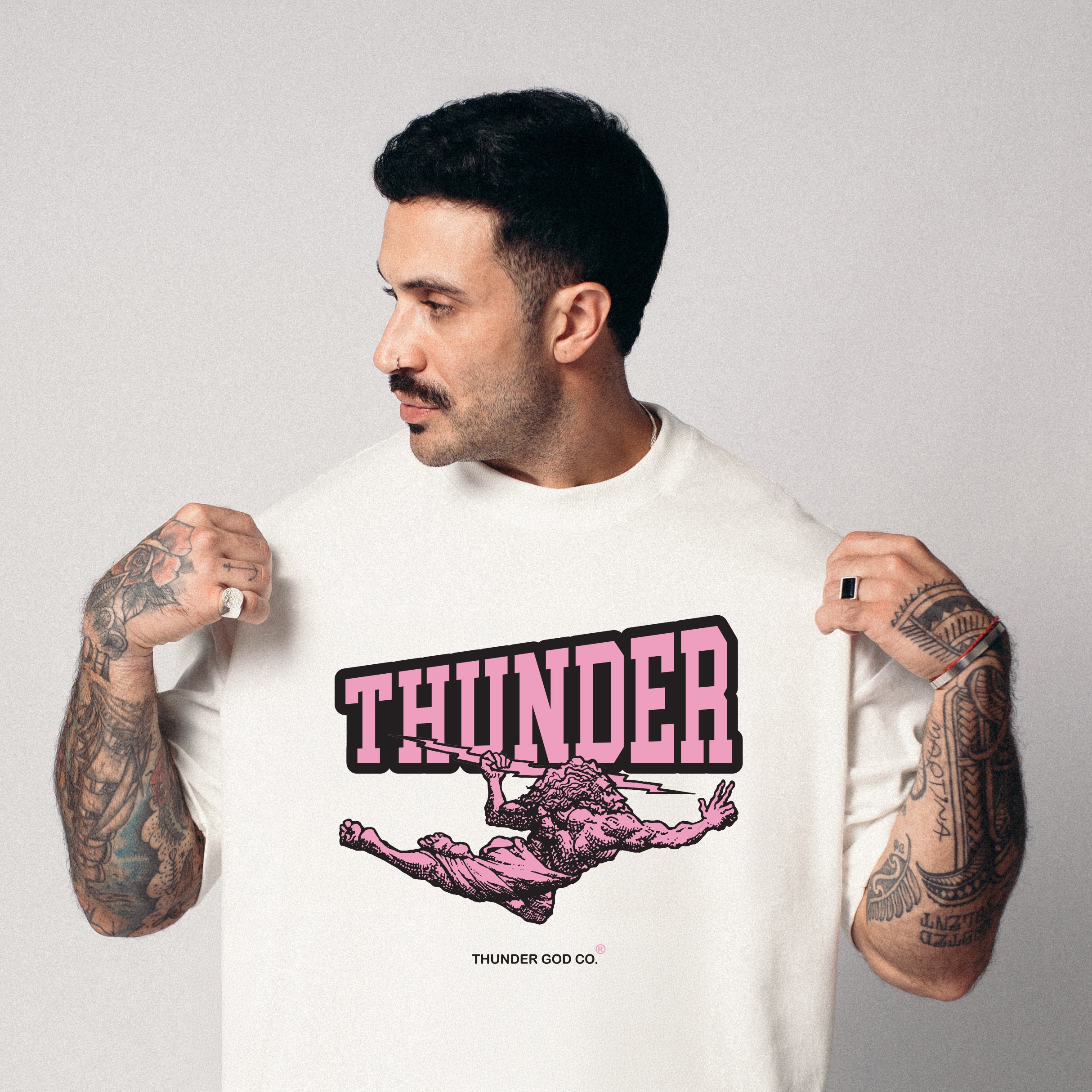 Camiseta Oversized Vintage Off-White Thunder God Co.