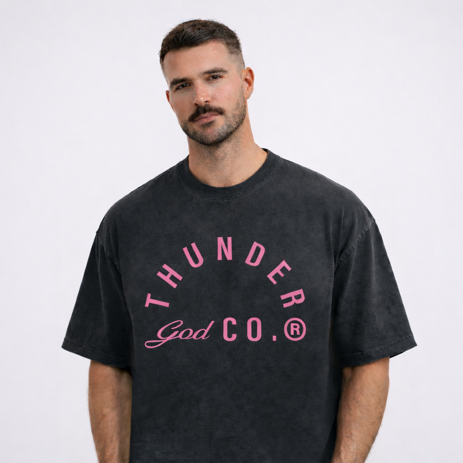 Camiseta Oversized Vintage Preta Thunder God Co.® Rosa